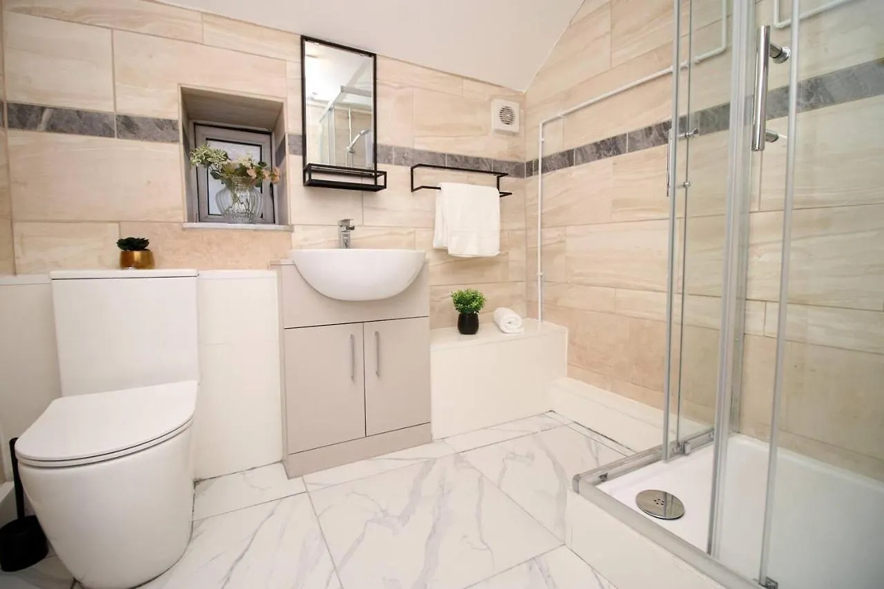 Apartment Stylish Group Stay - 4Beds Flat At Swansea Centre United Kingdom