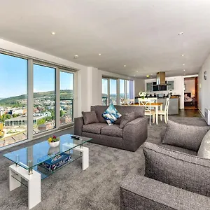 Just Wales - Meridian Tower Marina & City View - 2 Bed Swansea