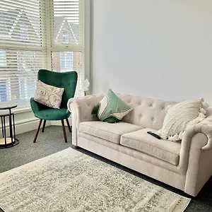 Stunning Flat Close To Swansea
