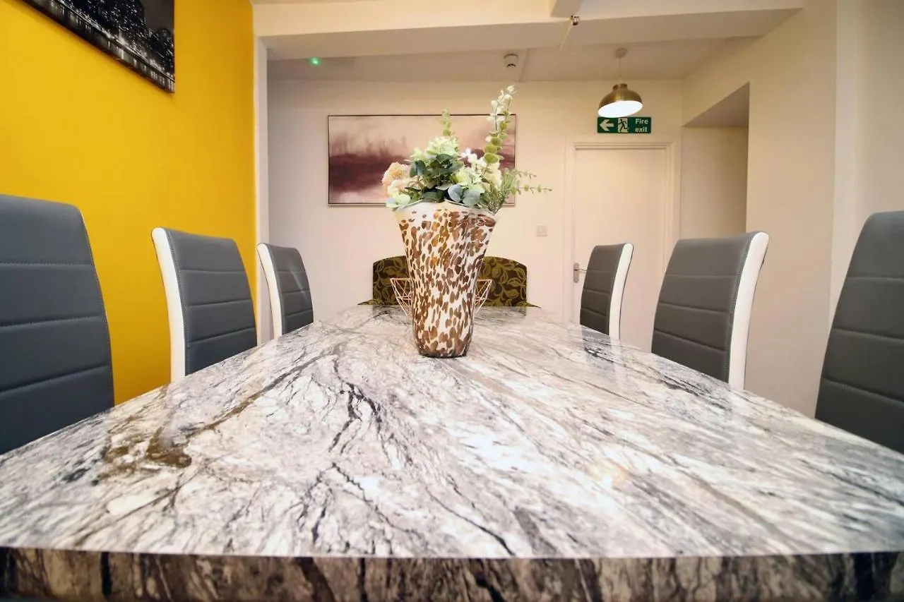 Stylish Group Stay - 4Beds Flat At Swansea Centre Daire